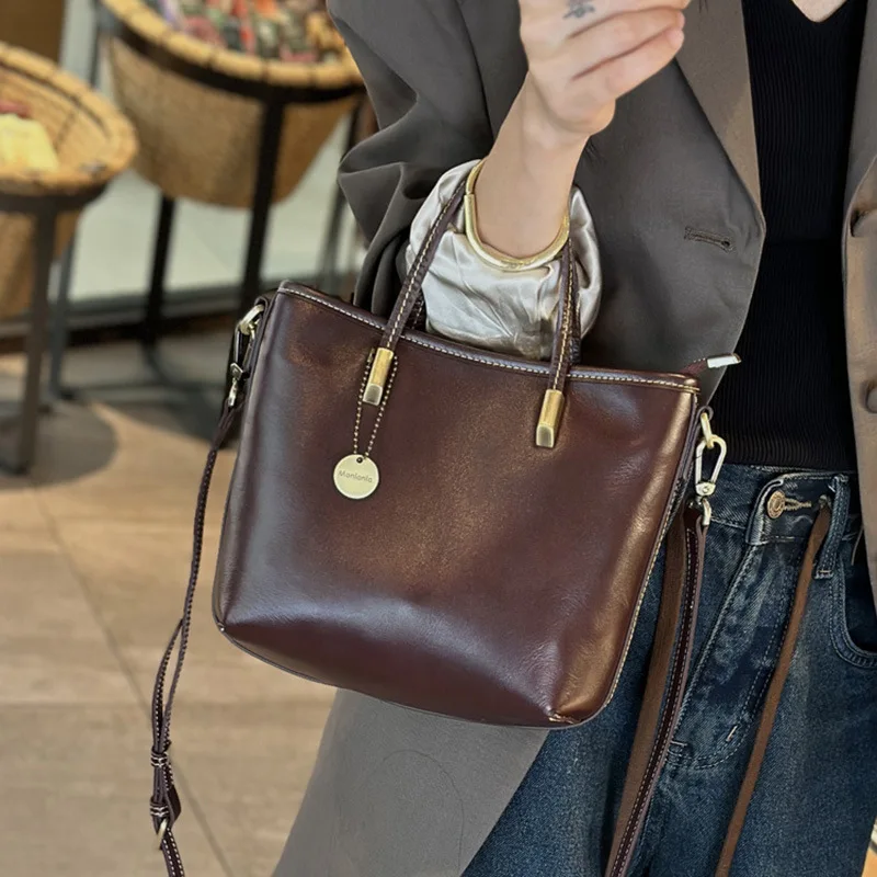 2025 Genuine Leather Women's Retro Handbag Single-shoulder Crossbody Women's Bag Vegetable-tanned Cowhide Designer Luxury Bag
2025 Genuine Leather Women's Retro Handbag Single-shoulder Crossbody Women's Bag Vegetable-tanned Cowhide Designer Luxury Bag