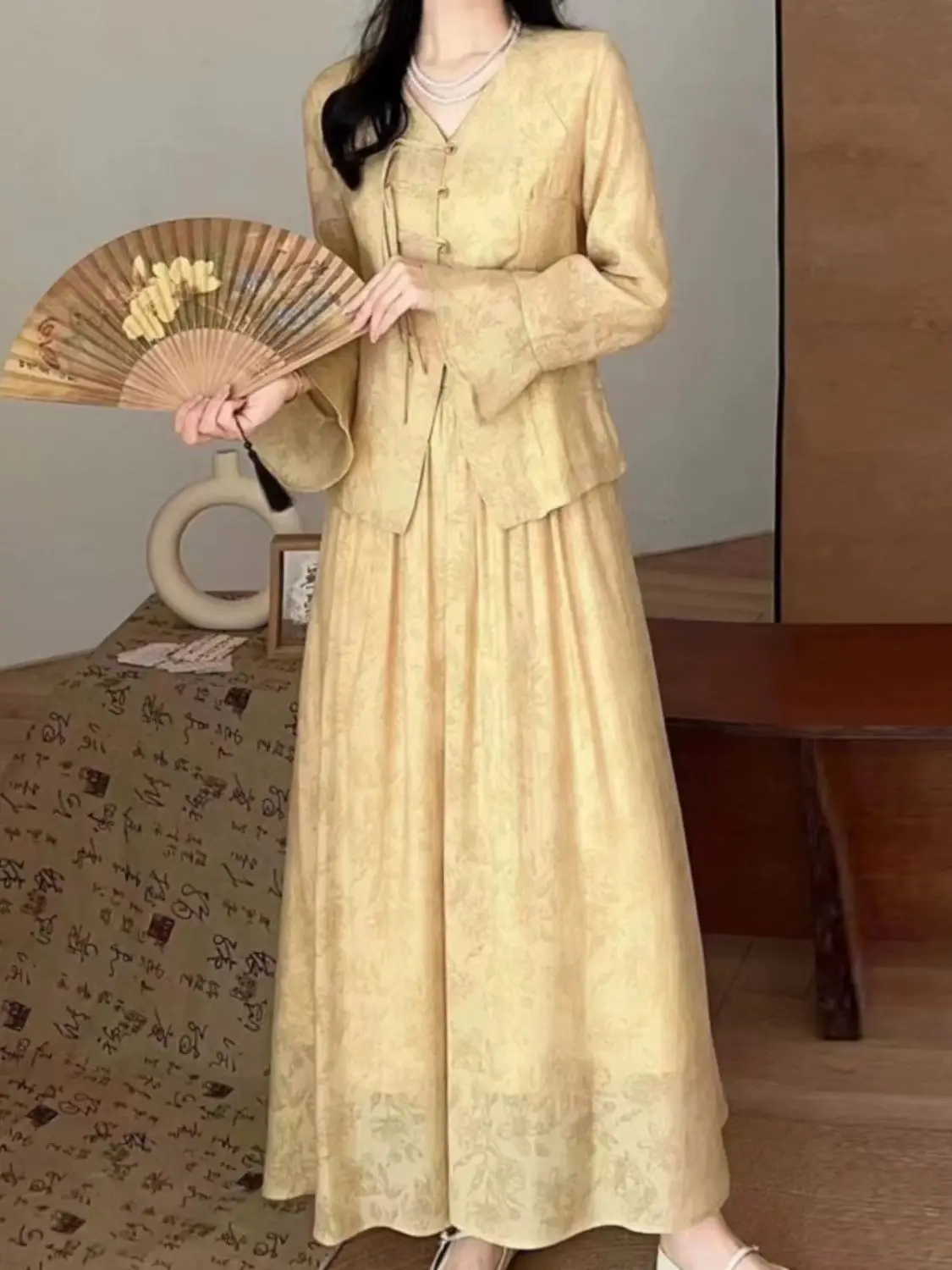 Chinese Retro Buttoned National Style Two-piece Suit Shirt Skirt Long-sleeved Two-piece Suit Spring New C135
Chinese Retro Buttoned National Style Two-piece Suit Shirt Skirt Long-sleeved Two-piece Suit Spring New C135