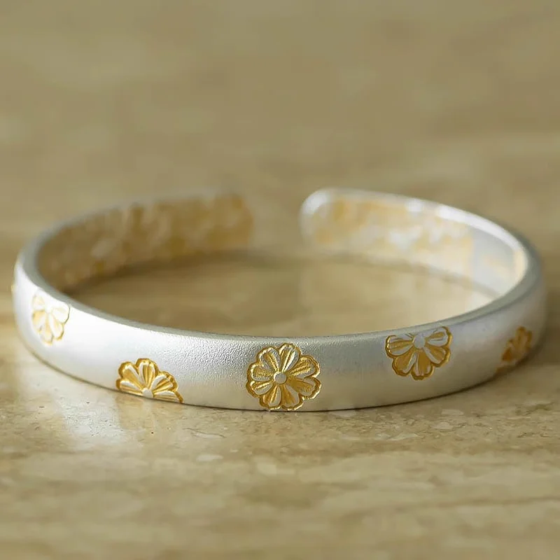 Trendy Golden Clover Flower Bangle For Lady Hand Accessories Lucky Gold Silver Collision Bangle Women Jewelry
Trendy Golden Clover Flower Bangle For Lady Hand Accessories Lucky Gold Silver Collision Bangle Women Jewelry