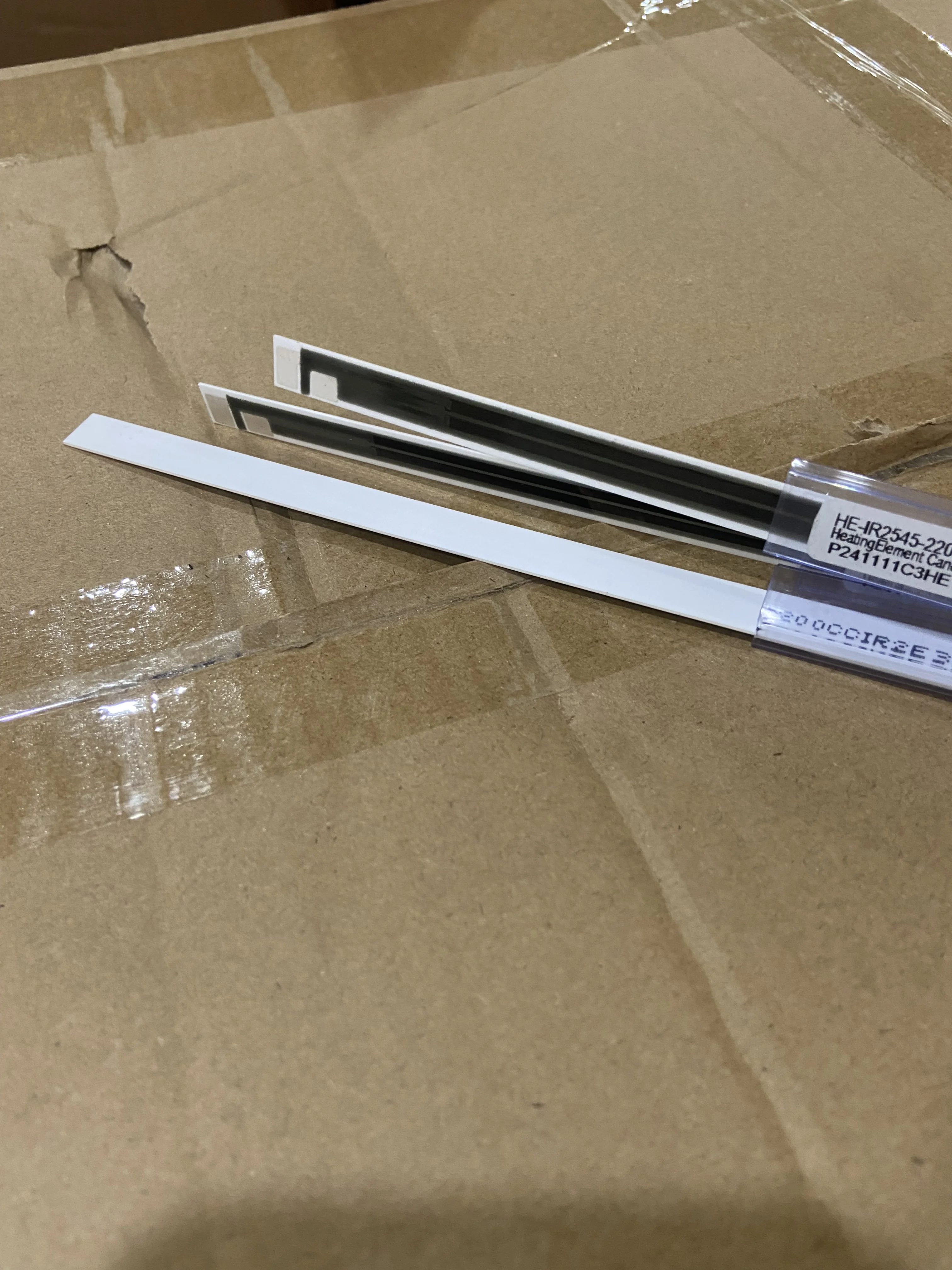 2 шт. нагревательный элемент фьюзера FM3-9382 для Canon IR 2520 2530 2525 2535 2545 4245 4521 керамический нагревательный элемент H.E
2 шт. нагревательный элемент фьюзера FM3-9382 для Canon IR 2520 2530 2525 2535 2545 4245 4521 керамический нагревательный элемент H.E