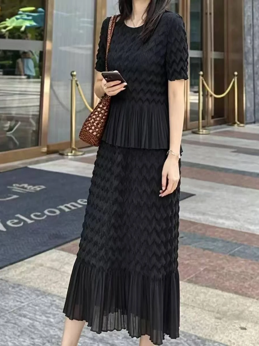 ANLAN Miyake Pleated Skirt Set 2026 New Black High-End Two-Piece Set Women Fashion Short Sleeve Set Fold Ruffled Layered Design
ANLAN Miyake Pleated Skirt Set 2026 New Black High-End Two-Piece Set Women Fashion Short Sleeve Set Fold Ruffled Layered Design