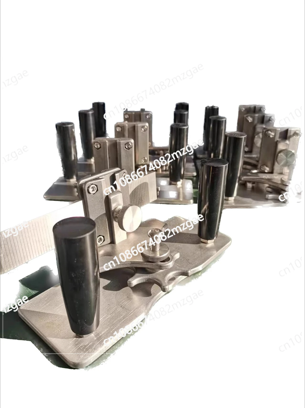 Многофункциональный заточной приспособление из нержавеющей стали 201 для ленточной шлифмашины, совместимое с 4-сторонними лезвиями и зажимом для заточки V-образных кромок
Многофункциональный заточной приспособление из нержавеющей стали 201 для ленточной шлифмашины, совместимое с 4-сторонними лезвиями и зажимом для заточки V-образных кромок