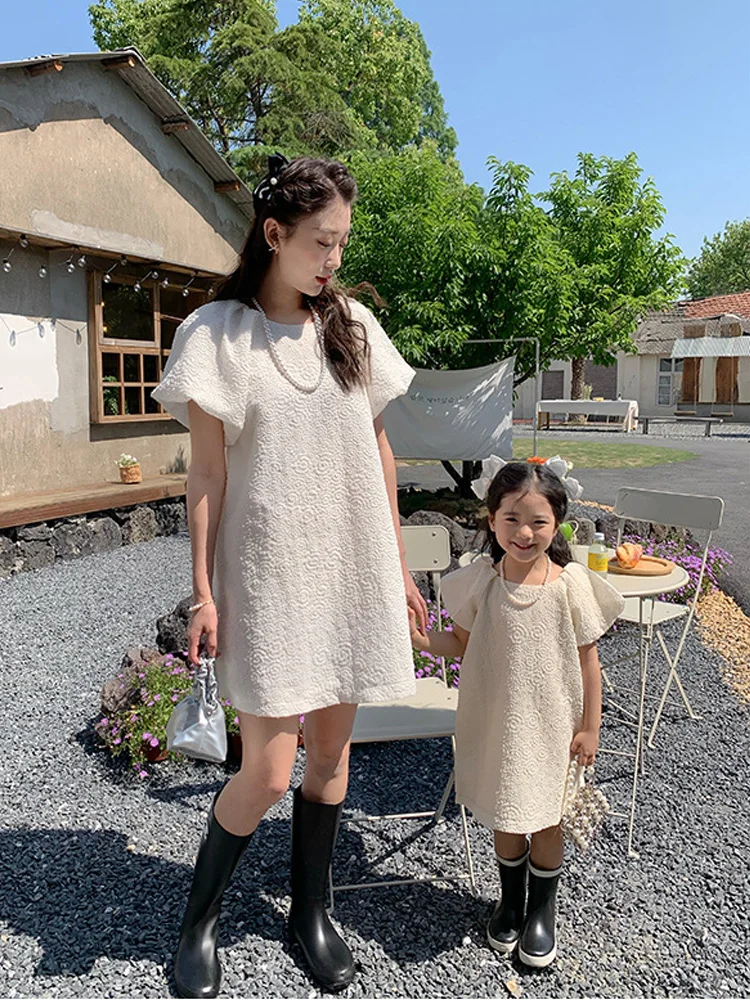 Parent-child Summer New Mother and Daughter Dress Back Bow Embossed Skirt Girls Princess Sleeve Skirt matching family outfits
Parent-child Summer New Mother and Daughter Dress Back Bow Embossed Skirt Girls Princess Sleeve Skirt matching family outfits