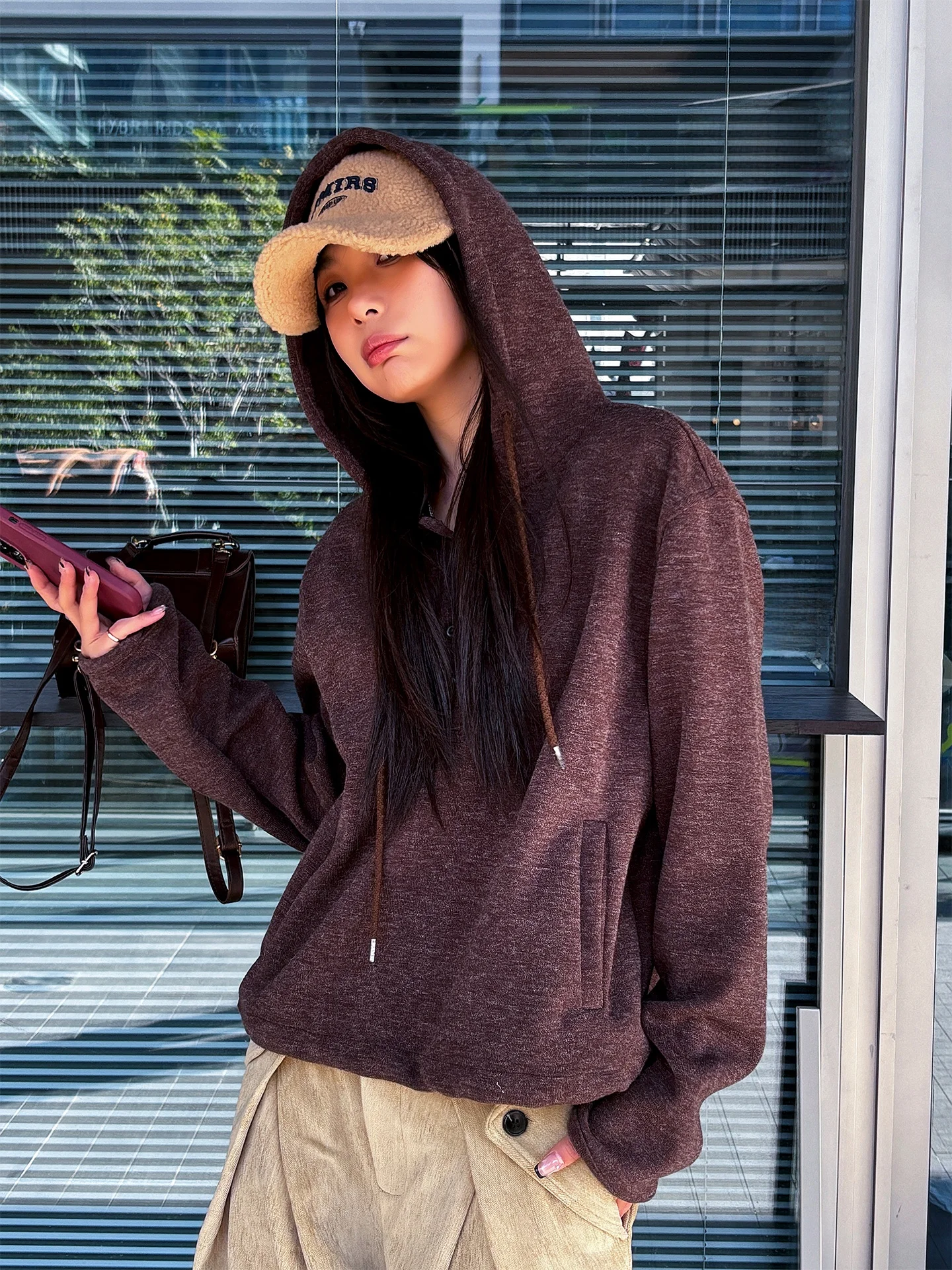 Американский свободный удлиненный худи с открытым воротником для женщин, весна-осень, новинка, повседневный комфортный топ
Американский свободный удлиненный худи с открытым воротником для женщин, весна-осень, новинка, повседневный комфортный топ