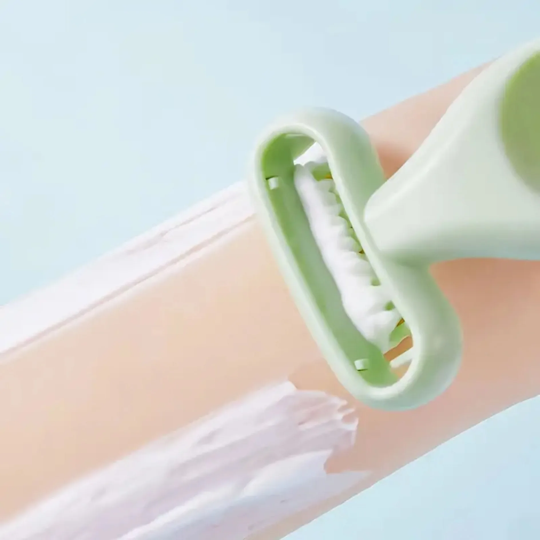 Painless Hair Removal Razor Stainless Steel Manual Shaver for Women & Men Portable Groomer Tool for Underarms Legs Skin
Painless Hair Removal Razor Stainless Steel Manual Shaver for Women & Men Portable Groomer Tool for Underarms Legs Skin