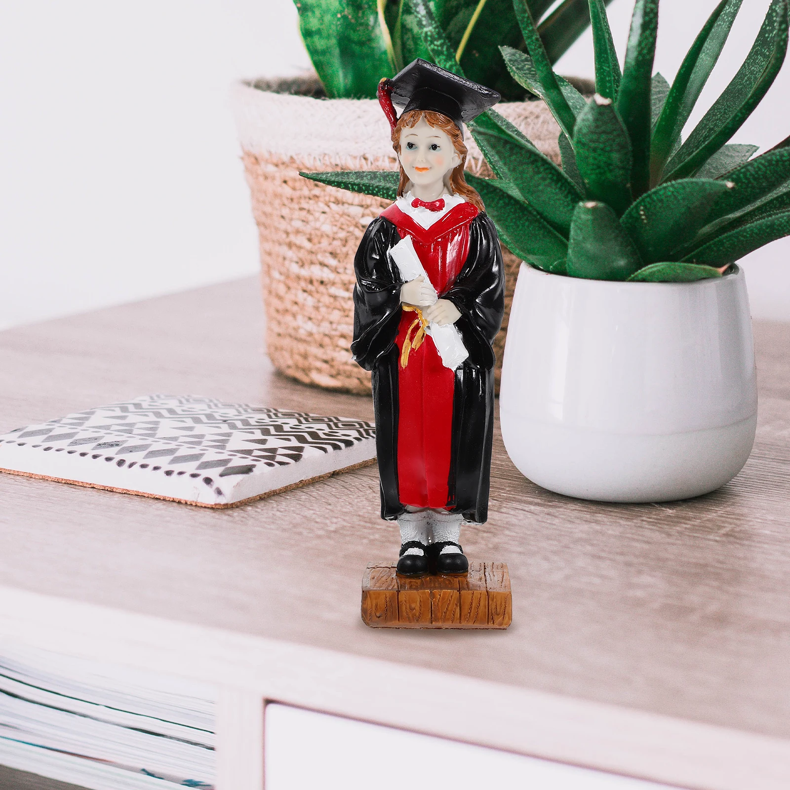 Doctor Graduation Decor Resin Figure Desk Ornament Creative Gift Novelty Statue Mini Model Home Decoration Tabletop Display
Doctor Graduation Decor Resin Figure Desk Ornament Creative Gift Novelty Statue Mini Model Home Decoration Tabletop Display