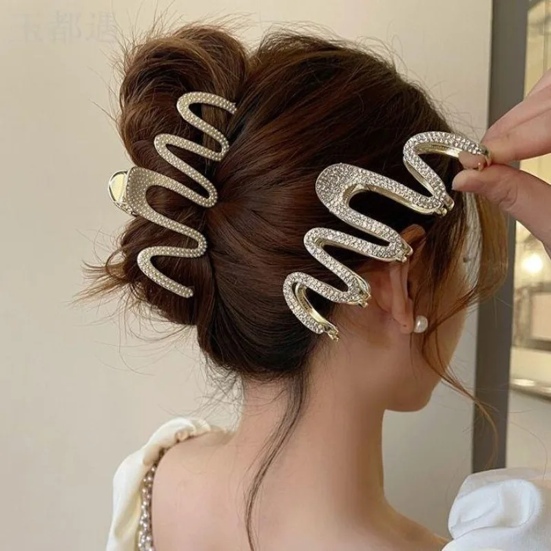 Elegant Full Diamond Wave Grip Clip, High-end Hair Pin, Temperament Headband, Hair Clips for Girls, Ladies' Hair Accessories
Elegant Full Diamond Wave Grip Clip, High-end Hair Pin, Temperament Headband, Hair Clips for Girls, Ladies' Hair Accessories