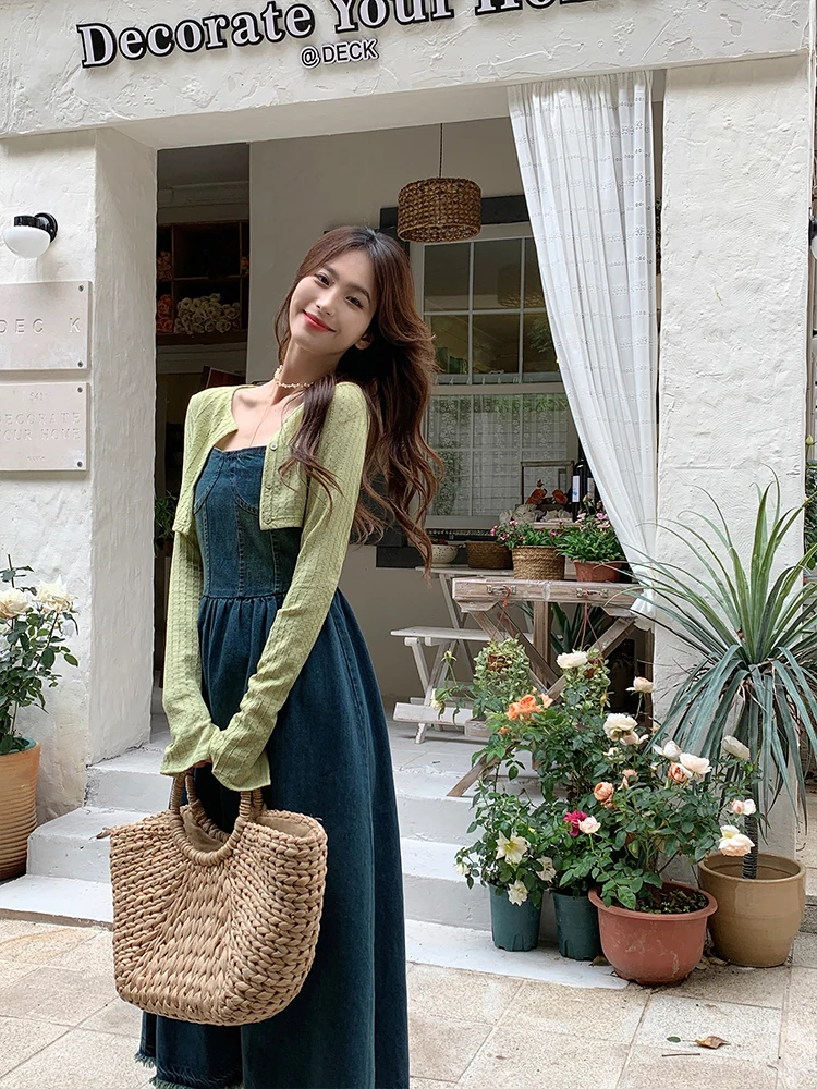 Blue Denim Strap Dress Cardigan Two-Piece Set Knitted Fashion Ensemble for Young Women Age 18-25 Winter Collection
Blue Denim Strap Dress Cardigan Two-Piece Set Knitted Fashion Ensemble for Young Women Age 18-25 Winter Collection