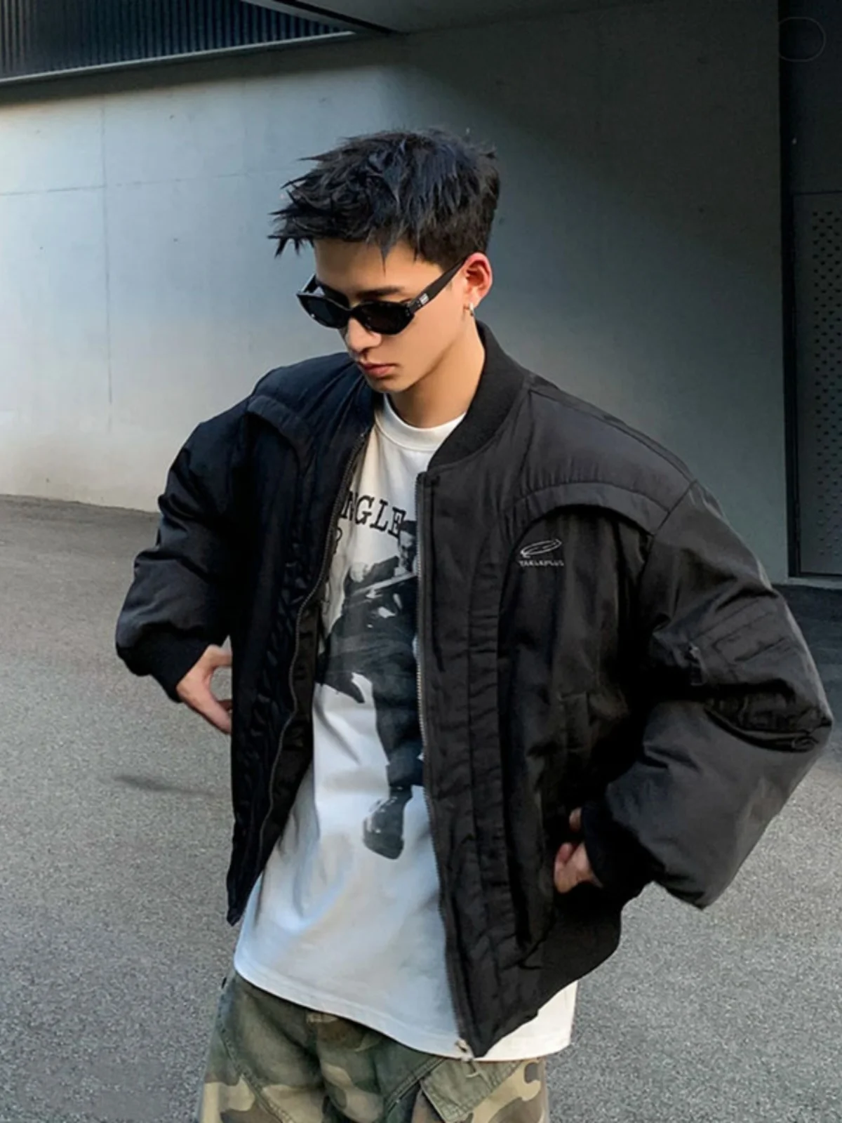 Утепленная куртка-бомбер в американском стиле, теплая хлопковая одежда, мужская зимняя модная верхняя одежда
Утепленная куртка-бомбер в американском стиле, теплая хлопковая одежда, мужская зимняя модная верхняя одежда