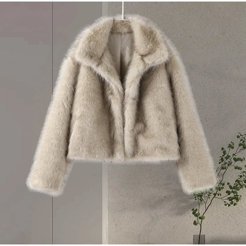 Однотонное короткое пальто из искусственного меха, женские повседневные куртки с длинными рукавами и пуговицами, женские куртки на осень-зиму 2025 года, модная уличная верхняя одежда для женщин
Однотонное короткое пальто из искусственного меха, женские повседневные куртки с длинными рукавами и пуговицами, женские куртки на осень-зиму 2025 года, модная уличная верхняя одежда для женщин