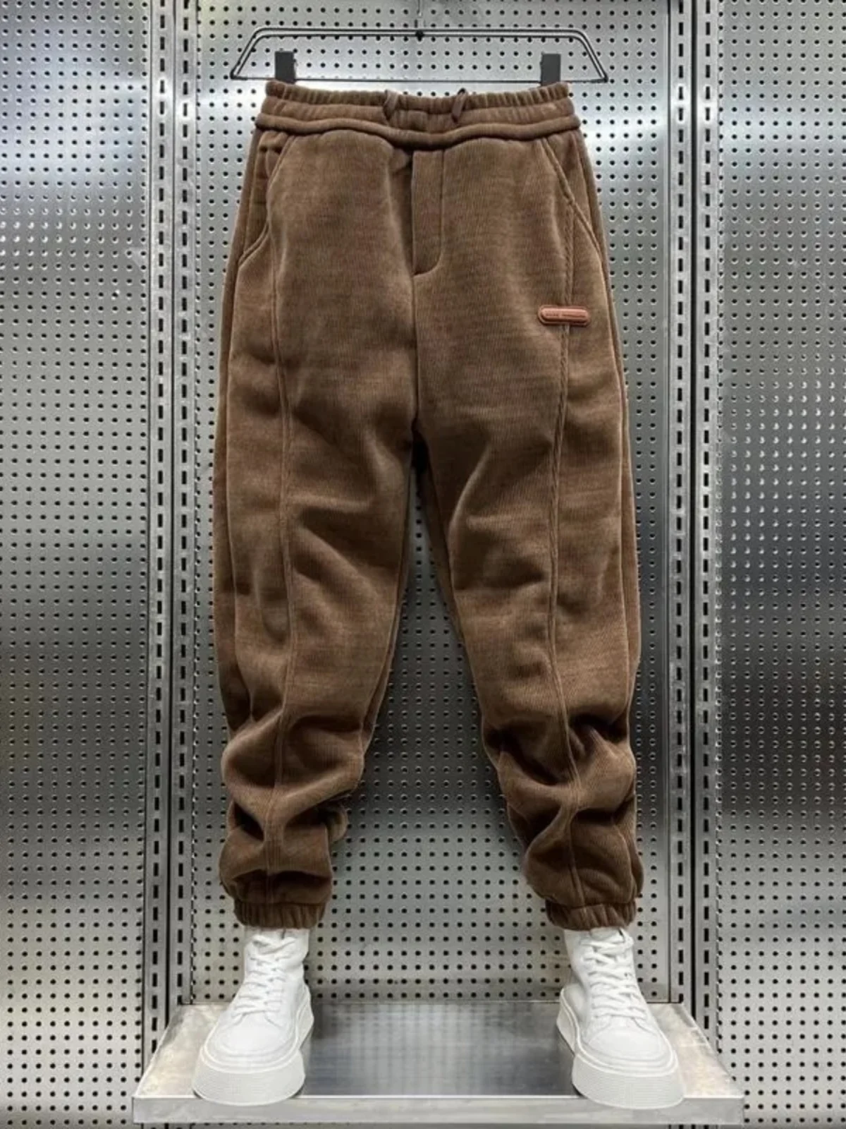 Мужские повседневные вельветовые длинные брюки, весенне-осенние свободные спортивные брюки, молодежные брендовые брюки-карго с эластичной резинкой на талии
Мужские повседневные вельветовые длинные брюки, весенне-осенние свободные спортивные брюки, молодежные брендовые брюки-карго с эластичной резинкой на талии