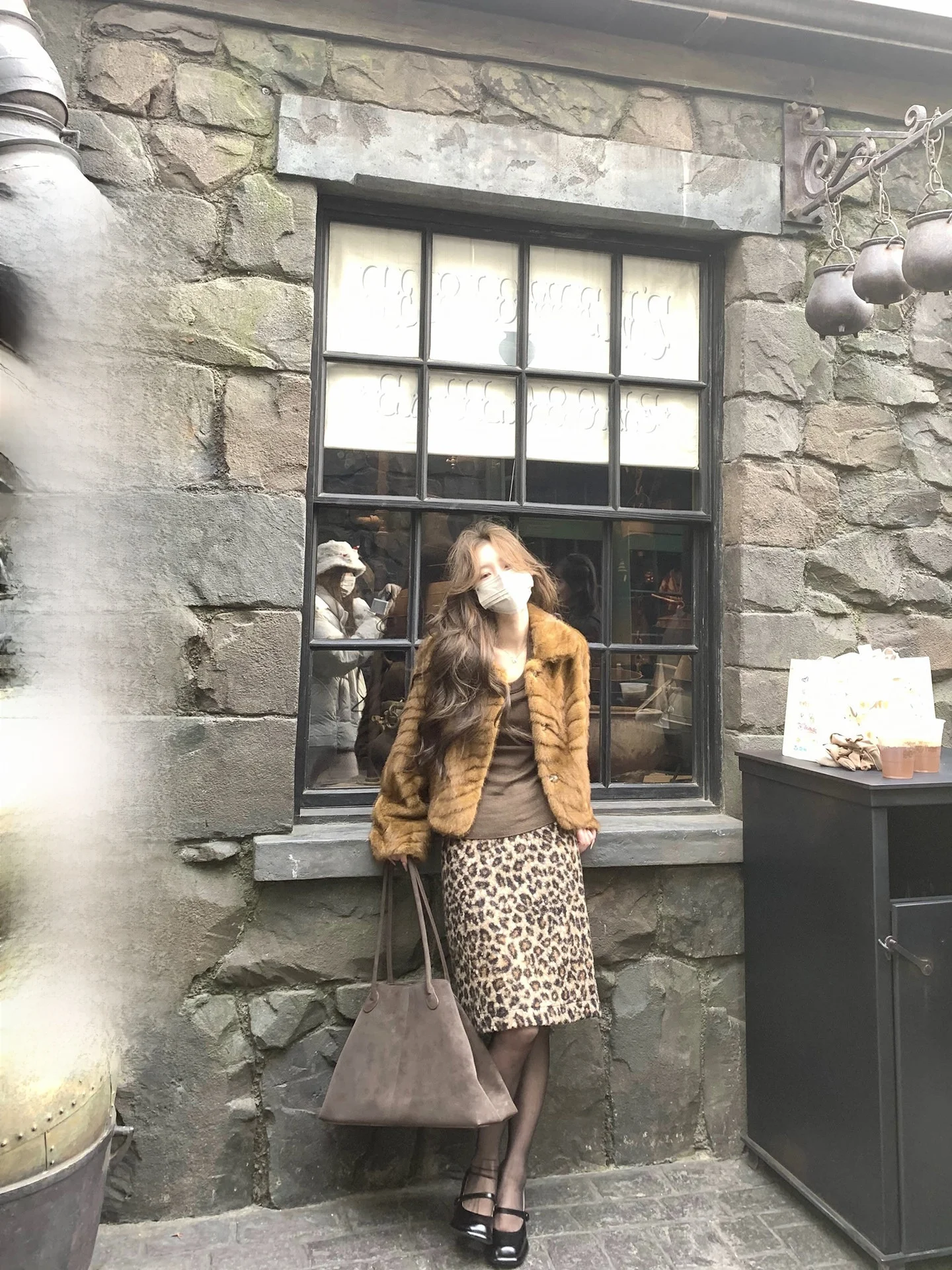 Женское длинное пальто XXIIUU из искусственного меха, винтажный стиль, теплый коричневый оттенок, зима 2025, полиэстер
Женское длинное пальто XXIIUU из искусственного меха, винтажный стиль, теплый коричневый оттенок, зима 2025, полиэстер