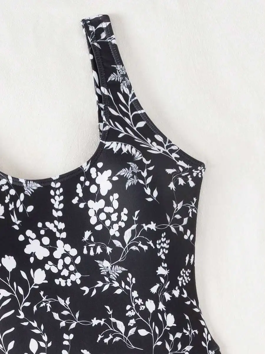 Women Floral Print One-Piece Swimsuit For Beach Summer Vacation
Women Floral Print One-Piece Swimsuit For Beach Summer Vacation