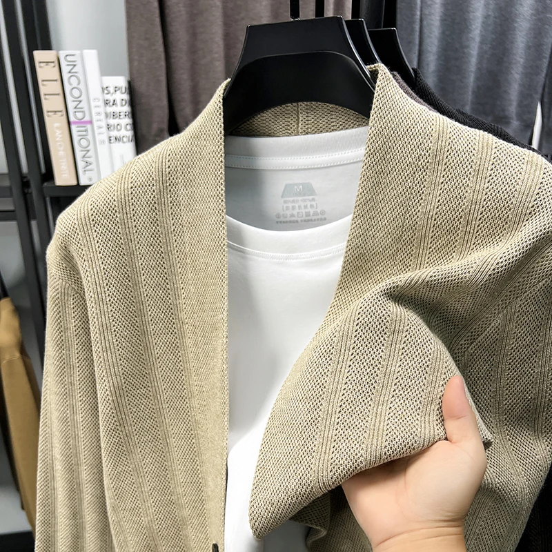 Quality Luxury Men's Knitted Cardigan Coat Autumn Winter New Solid Color Pocket Minimalist Sweater Casual Versatile Men's wear
Quality Luxury Men's Knitted Cardigan Coat Autumn Winter New Solid Color Pocket Minimalist Sweater Casual Versatile Men's wear