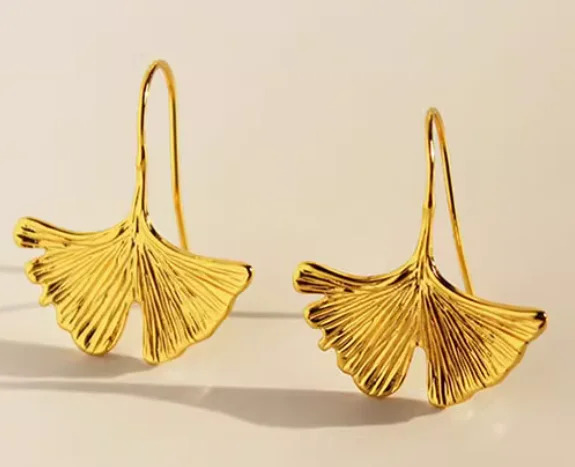 Латунь с покрытием из настоящего золота, преувеличенная индивидуальность в Европе и Америке, золотые серьги с листьями гинкго, женские металлические веера
Латунь с покрытием из настоящего золота, преувеличенная индивидуальность в Европе и Америке, золотые серьги с листьями гинкго, женские металлические веера