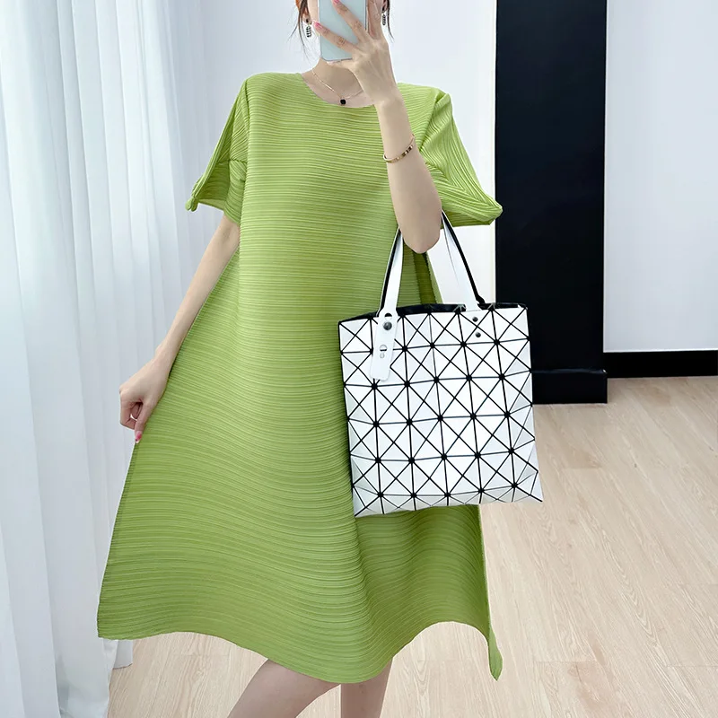 2023 Summer New High end Korean Edition Design Pleated Loose Comfortable Round Neck Mid length Dress
2023 Summer New High end Korean Edition Design Pleated Loose Comfortable Round Neck Mid length Dress