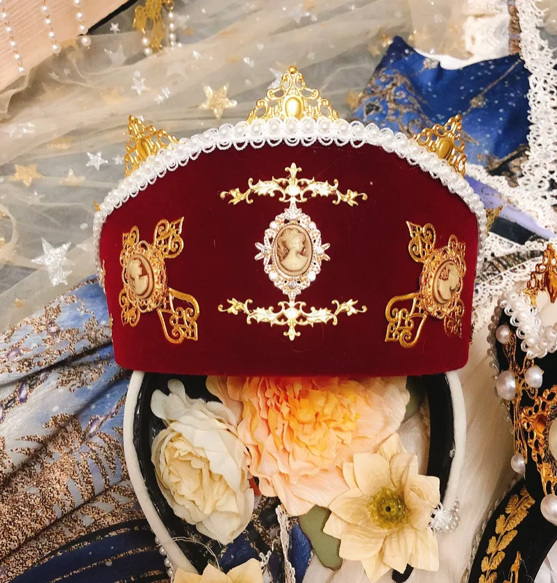 vintage gilded Baroque Lolita headpiece crown
vintage gilded Baroque Lolita headpiece crown