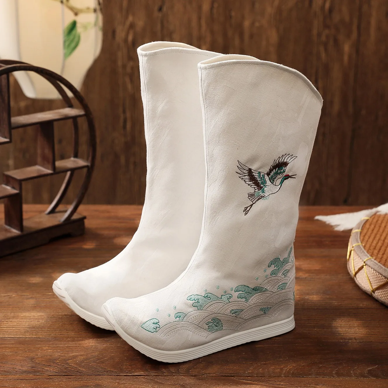 New Ancient Chinese Clothing Soap Men's Autumn Canvas Breathable Han Song Ming Shoes Height Increasing Insole Court Boot
New Ancient Chinese Clothing Soap Men's Autumn Canvas Breathable Han Song Ming Shoes Height Increasing Insole Court Boot