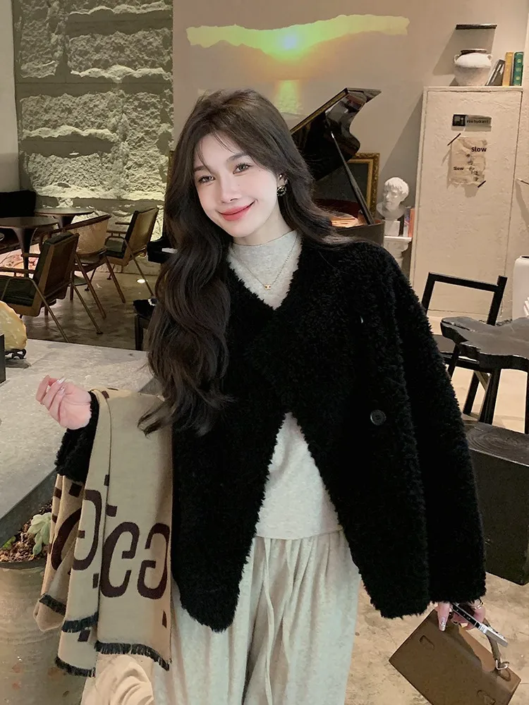 Full Wool Fem Jaet Bla Lamb Fur Coat Inteated Outerwear Warmth Long Sve Korean Sle Commute Friendly Straight Hem
Full Wool Fem Jaet Bla Lamb Fur Coat Inteated Outerwear Warmth Long Sve Korean Sle Commute Friendly Straight Hem