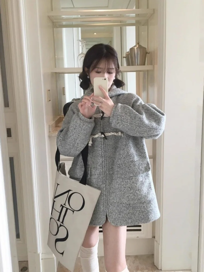 Sweet Hot Girl Retro Horn Button Woolen Coat for Women's Autumn and Winter Hooded Loose Long-sleeved Coat Fashion Female Clothes
Sweet Hot Girl Retro Horn Button Woolen Coat for Women's Autumn and Winter Hooded Loose Long-sleeved Coat Fashion Female Clothes