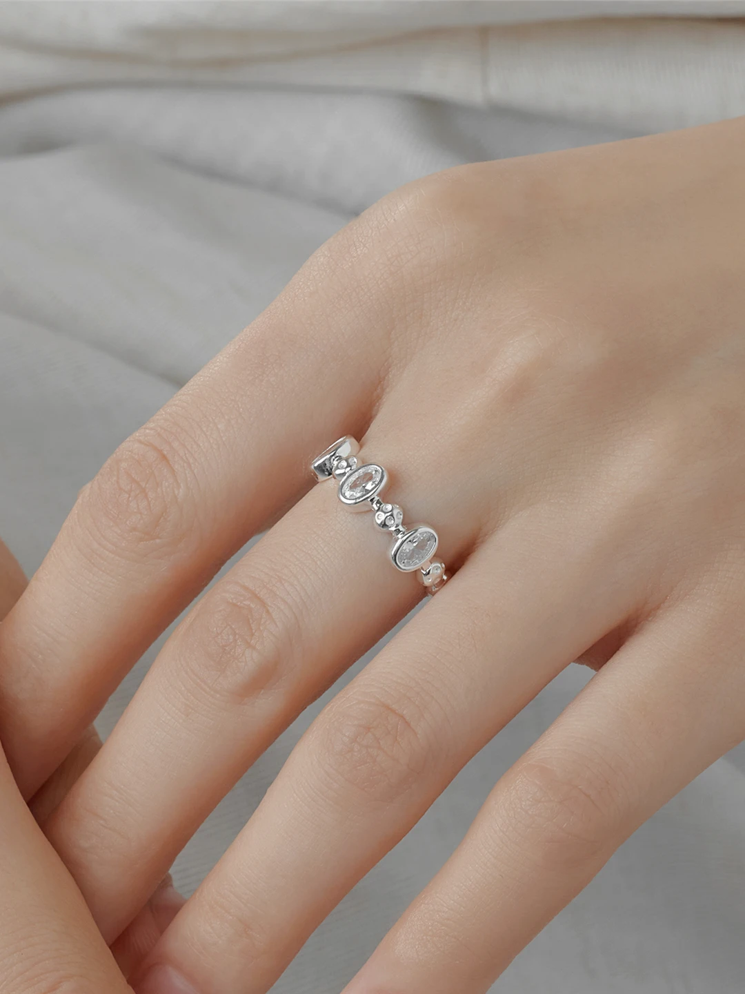 S925 Sterling Silver Oval Galaxy Zircon Ring Irregular Open Ring Minimalist Design Fashionable Jewelry for Women
S925 Sterling Silver Oval Galaxy Zircon Ring Irregular Open Ring Minimalist Design Fashionable Jewelry for Women