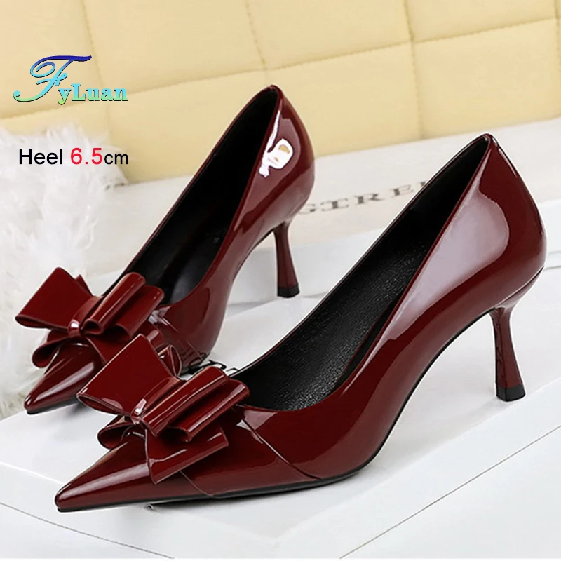 Новые женские туфли-лодочки весна-осень, винно-красные, с бантом, на тонком каблуке 6,5 см, с острым носком, из лакированной кожи, с неглубоким вырезом, повседневные
Новые женские туфли-лодочки весна-осень, винно-красные, с бантом, на тонком каблуке 6,5 см, с острым носком, из лакированной кожи, с неглубоким вырезом, повседневные