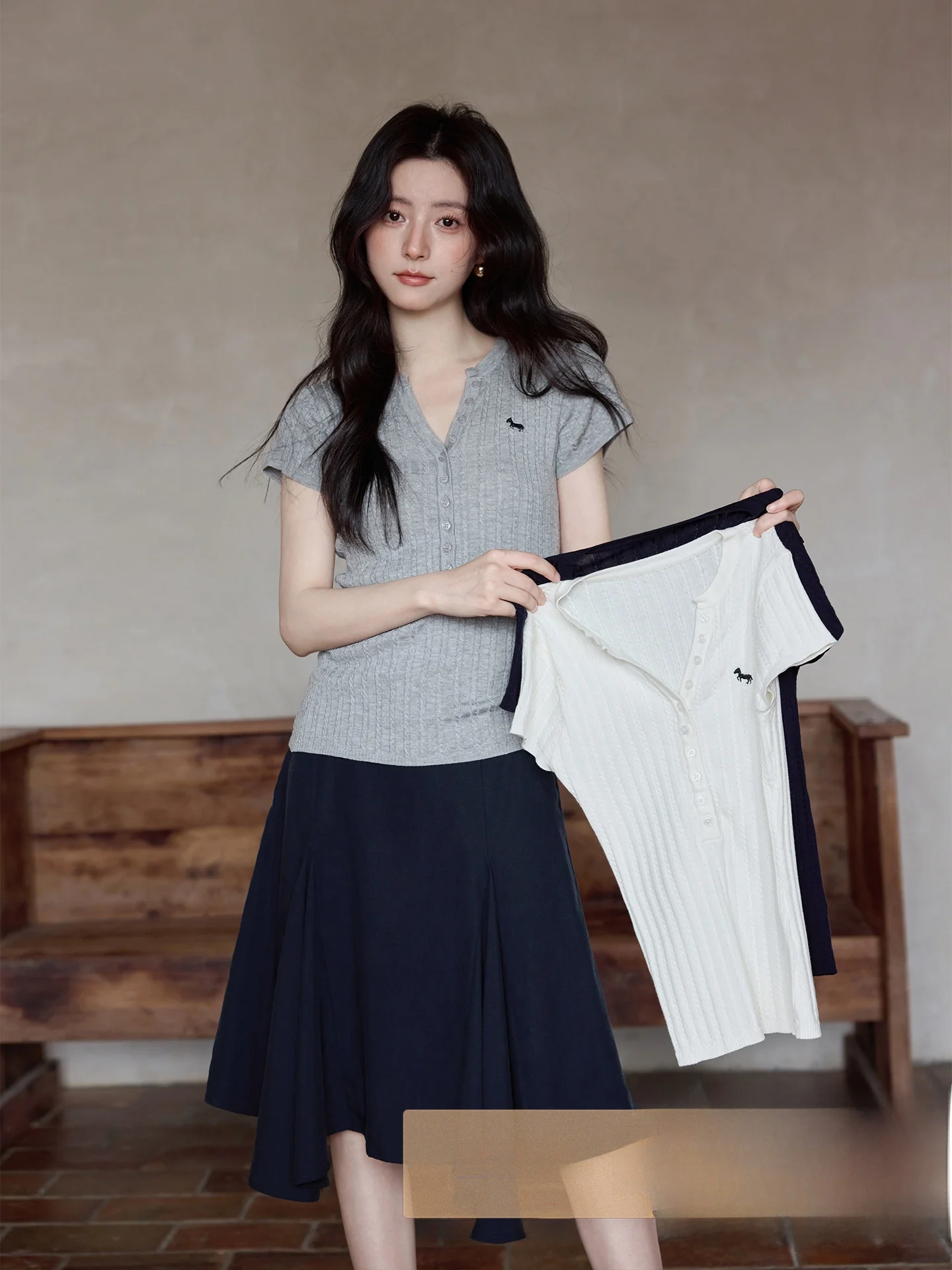 Summer Korean Style Grey Embroidered Henry Collar Slim Fit Short Sleeve Knitted Top Fashionable Commute Simple Design Women's...
Summer Korean Style Grey Embroidered Henry Collar Slim Fit Short Sleeve Knitted Top Fashionable Commute Simple Design Women's...