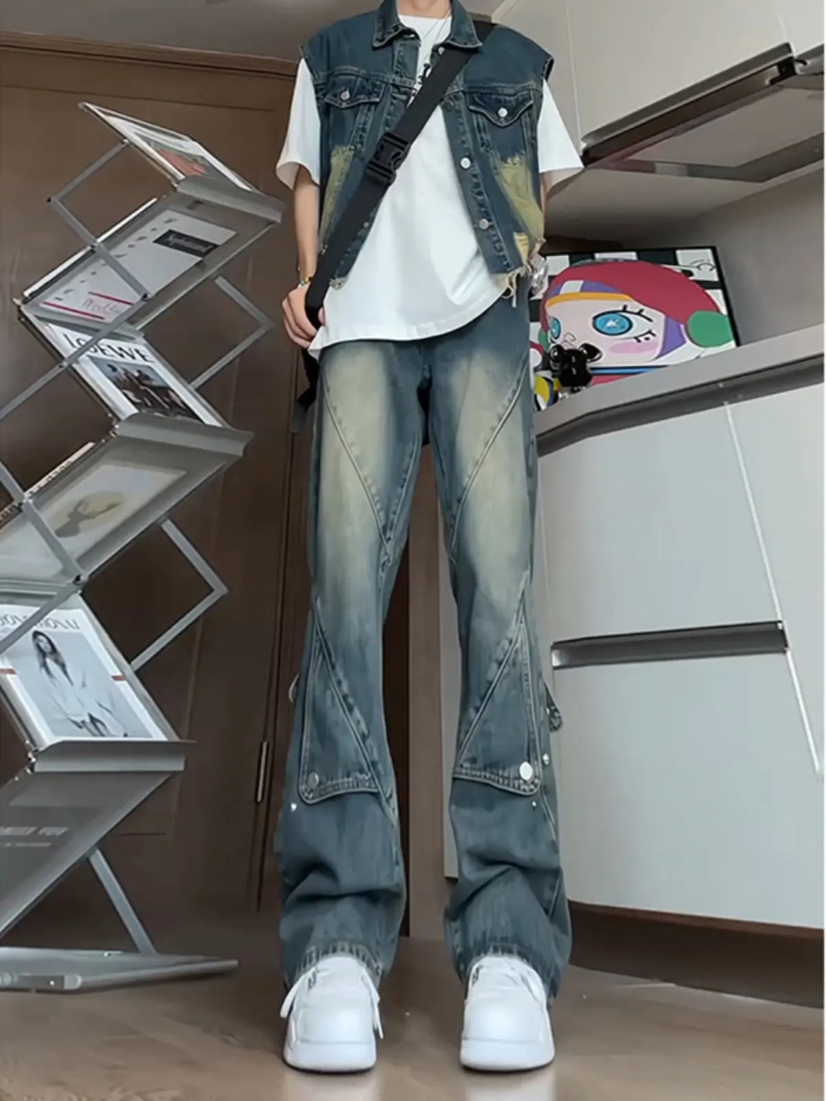 Retro American Blue Button Denim Wide Leg Loose Men's High Waist Straight Leg Slim Micro Flared Pants Casual Wear for Youth
Retro American Blue Button Denim Wide Leg Loose Men's High Waist Straight Leg Slim Micro Flared Pants Casual Wear for Youth