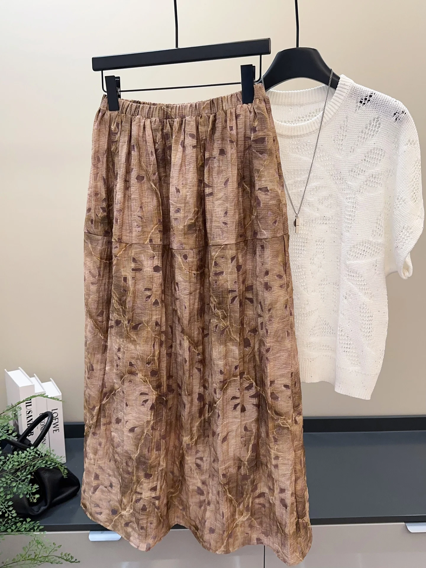 Abstract Print Burnout Half Skirt Women's Summer New Design Sensation Small Audience Skirts High Waist Loose Fit Umbrella Type
Abstract Print Burnout Half Skirt Women's Summer New Design Sensation Small Audience Skirts High Waist Loose Fit Umbrella Type