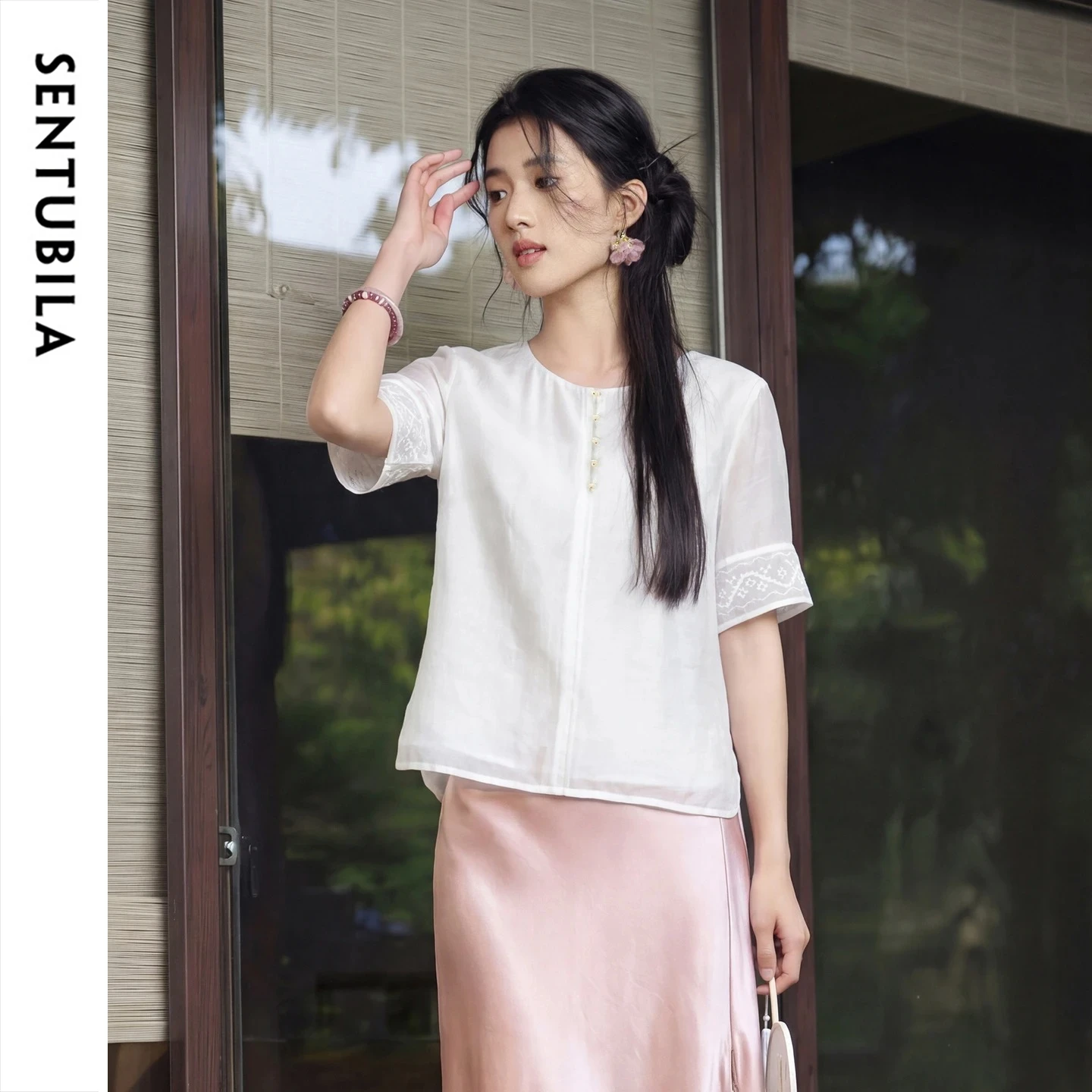 SENTUBILA Women's Jacquard Chiffon Blouse 2026 Summer Round Neck Elbow Length Sleeve White Commute Straight Shirt 162VG7197
SENTUBILA Women's Jacquard Chiffon Blouse 2026 Summer Round Neck Elbow Length Sleeve White Commute Straight Shirt 162VG7197