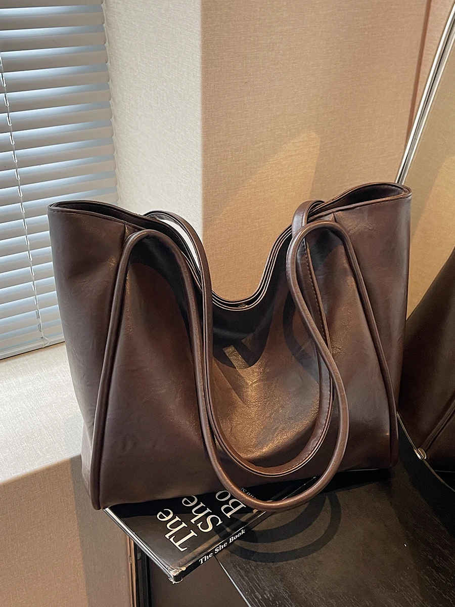 Faionable Retro Commuter Tote Bag Women's 2025 New Sle Handbag Magnetic Bule Soft PU Material op Bag ape
Faionable Retro Commuter Tote Bag Women's 2025 New Sle Handbag Magnetic Bule Soft PU Material op Bag ape