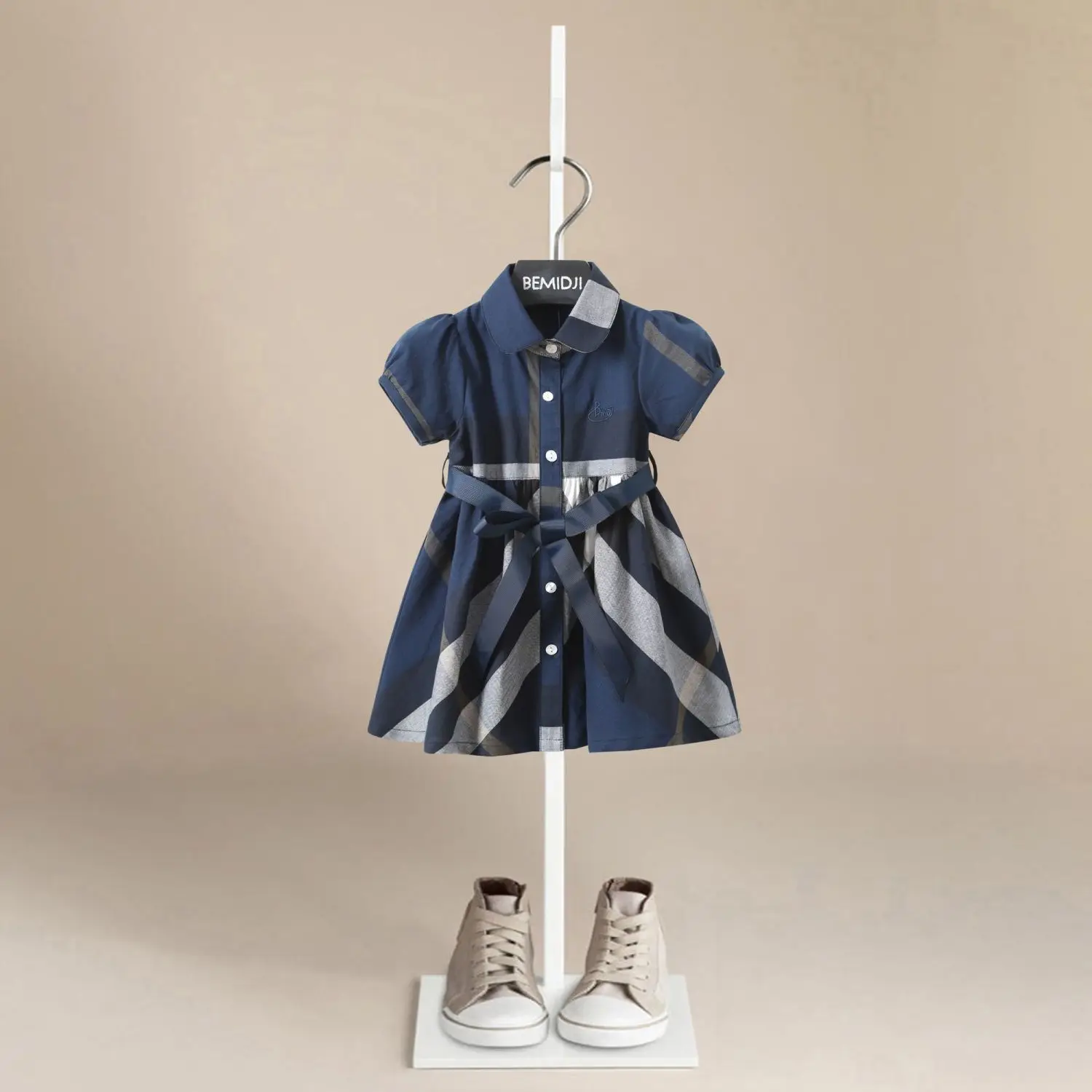 2024 Children's Summer Short Sleeve Dress Trendy Western Style Lapel Tartan Skirt Summer Baby Plaid Princess Dress
2024 Children's Summer Short Sleeve Dress Trendy Western Style Lapel Tartan Skirt Summer Baby Plaid Princess Dress