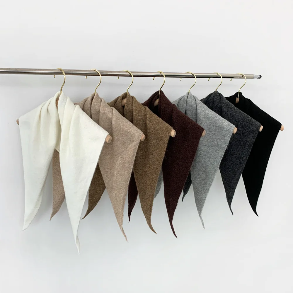 Hot-selling foreign style solid color wool blended high-end triangle scarf women's winter new knitted warm scarf scarf shawl
Hot-selling foreign style solid color wool blended high-end triangle scarf women's winter new knitted warm scarf scarf shawl