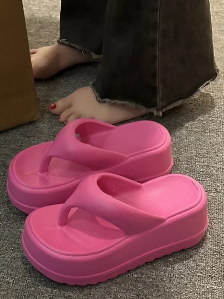 Новые летние шлепанцы, женские шлепанцы на танкетке и платформе, летние уличные пляжные тапочки
Новые летние шлепанцы, женские шлепанцы на танкетке и платформе, летние уличные пляжные тапочки