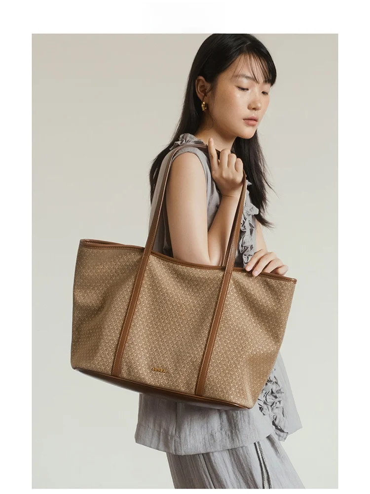 Original LOSEA Summer Narrative Large Capaci Woven Tote Bag Women's 2025 New Brown Single oulder Bag Soft PU Leather
Original LOSEA Summer Narrative Large Capaci Woven Tote Bag Women's 2025 New Brown Single oulder Bag Soft PU Leather