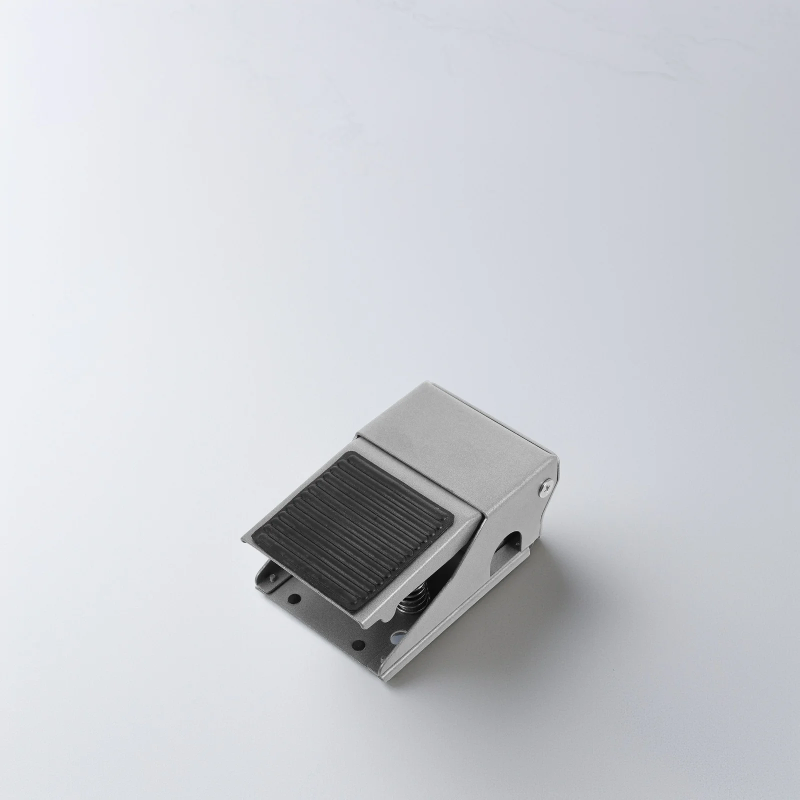 Pneumatic Foot Valve Air Direction Control Floor Pedal Switch for Cylinder Systems High Efficiency Durability Safety Industrial
Pneumatic Foot Valve Air Direction Control Floor Pedal Switch for Cylinder Systems High Efficiency Durability Safety Industrial