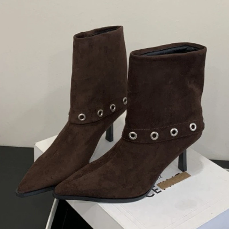 Элегантные ботильоны на тонком каблуке с острым носком, женские модные дизайнерские ботинки с металлическими заклепками, уютные ботинки высокого качества из искусственной замши
Элегантные ботильоны на тонком каблуке с острым носком, женские модные дизайнерские ботинки с металлическими заклепками, уютные ботинки высокого качества из искусственной замши