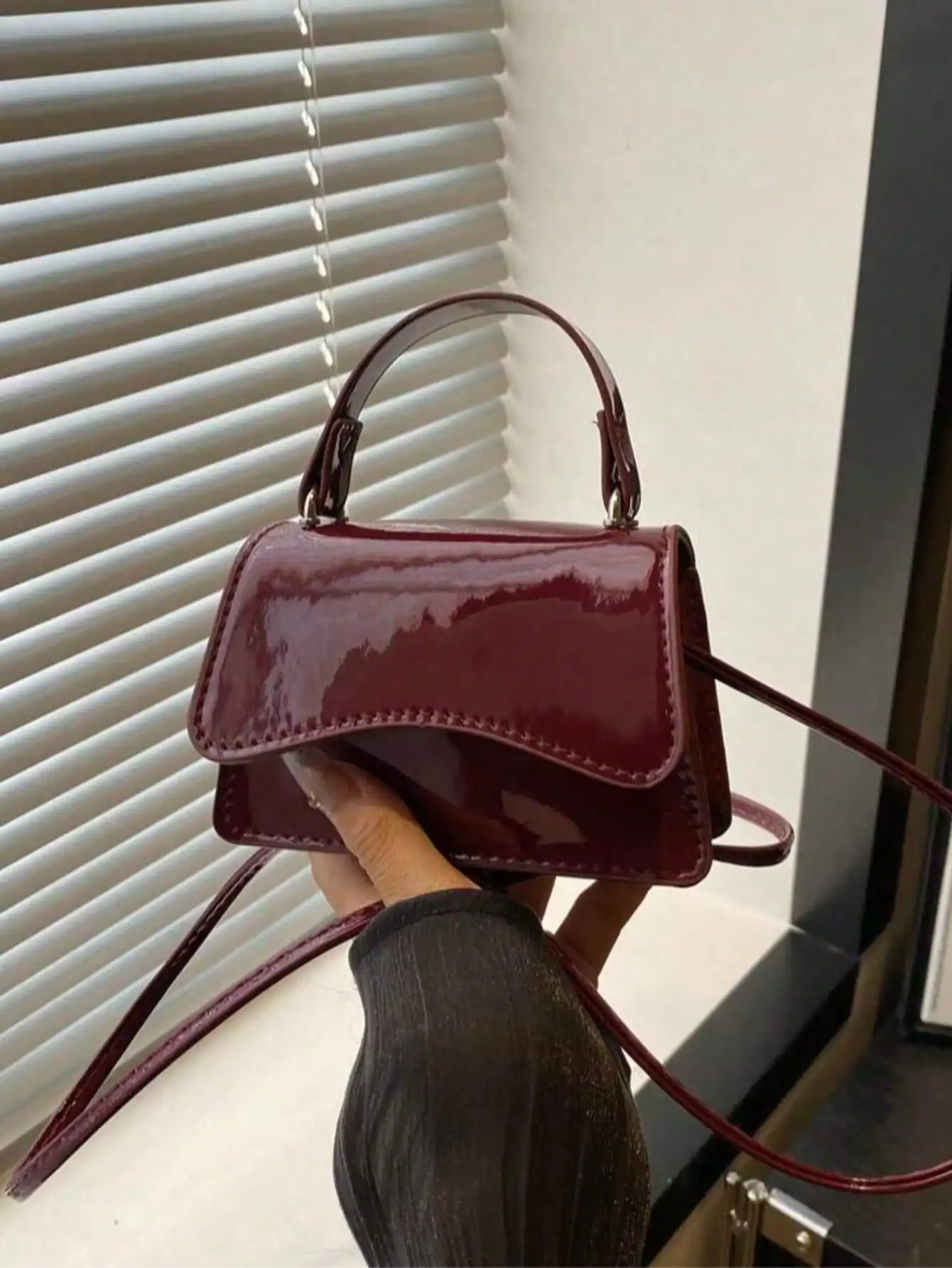 Elegant Solid Color Mini Handbag With Adjustable Shoulder Strap, Ideal Gift Bag For Parties, Galas, Formal Dinners/Banquets, Suitable For Pairing With Party Dresses, Ball Gowns, Also Suitable For University/College Classrooms, Holidays, Outdoor Activities
Elegant Solid Color Mini Handbag With Adjustable Shoulder Strap, Ideal Gift Bag For Parties, Galas, Formal Dinners/Banquets, Suitable For Pairing With Party Dresses, Ball Gowns, Also Suitable For University/College Classrooms, Holidays, Outdoor Activities