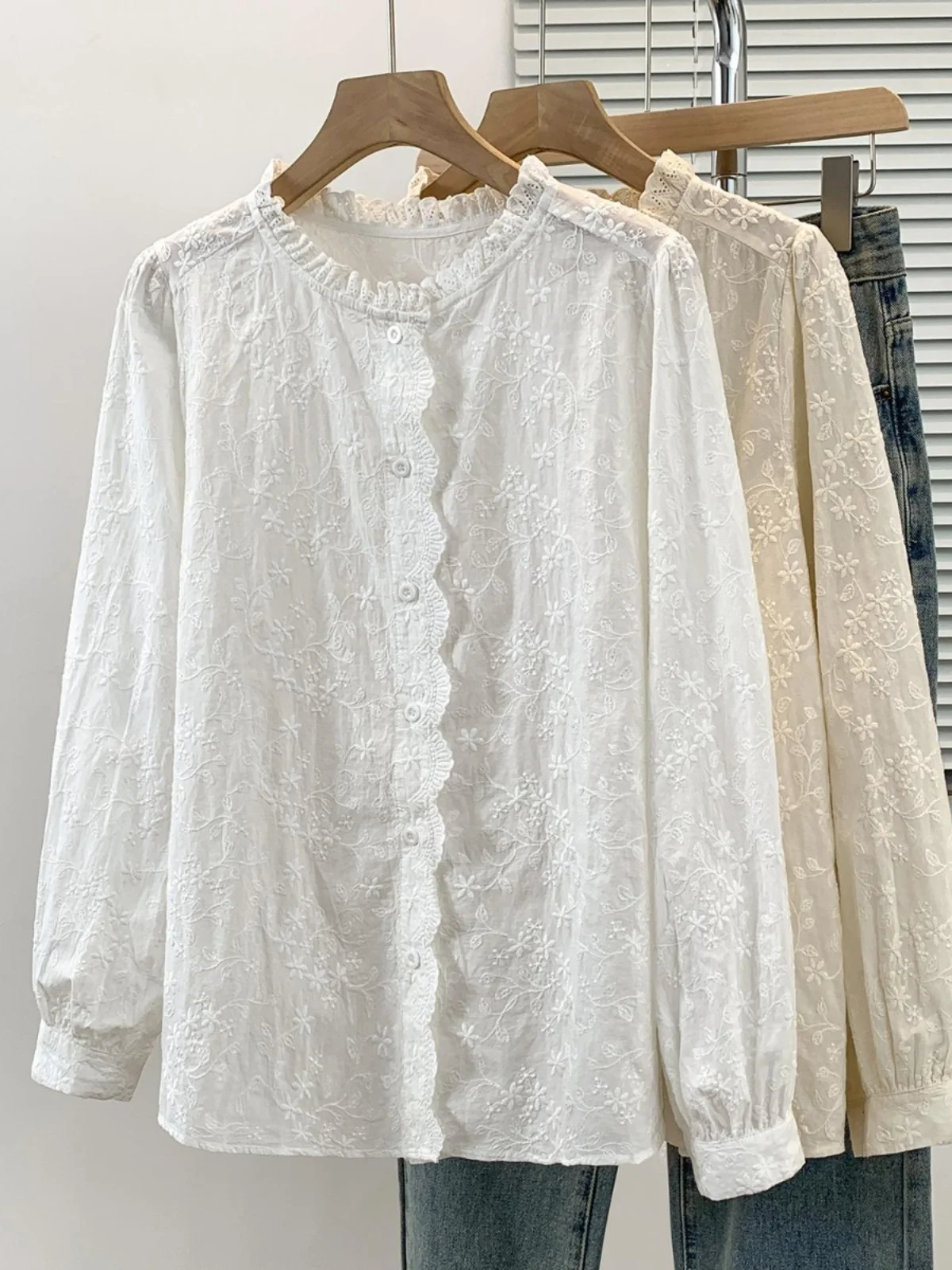 Длинный кардиган с вышивкой и кружевом, большой размер, однорядный, с множеством пуговиц, открытый, для женщин, с завышенной талией, для повседневной носки...
Длинный кардиган с вышивкой и кружевом, большой размер, однорядный, с множеством пуговиц, открытый, для женщин, с завышенной талией, для повседневной носки...