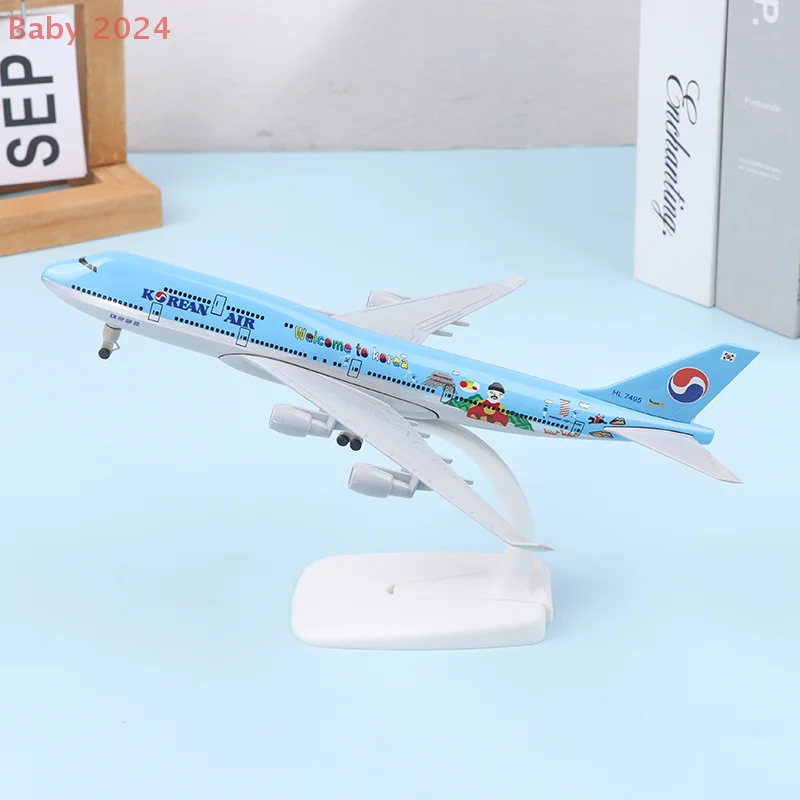 Игрушка в подарок на день рождения 20 см B747 Корейская модель самолета из сплава металла с шасси
Игрушка в подарок на день рождения 20 см B747 Корейская модель самолета из сплава металла с шасси