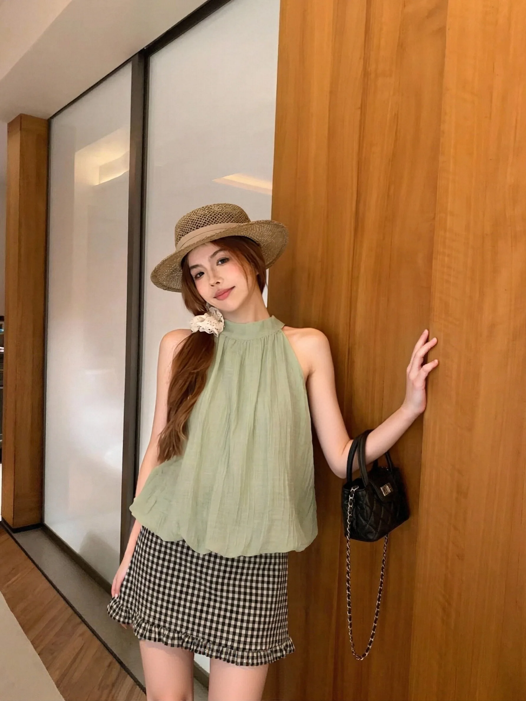 Fashionable Pure Color Neck Hanging Sleeveless Vest And Skirt Set for Women Summer Plaid Half Body Skirt Two Piece Set
Fashionable Pure Color Neck Hanging Sleeveless Vest And Skirt Set for Women Summer Plaid Half Body Skirt Two Piece Set