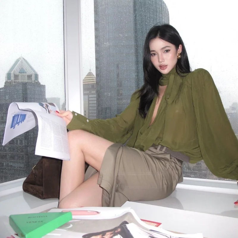 Green T-shirt for Women, Loose Thin Design, Unisex Autumn V-neck Tie Sleeve Shirt Top
Green T-shirt for Women, Loose Thin Design, Unisex Autumn V-neck Tie Sleeve Shirt Top