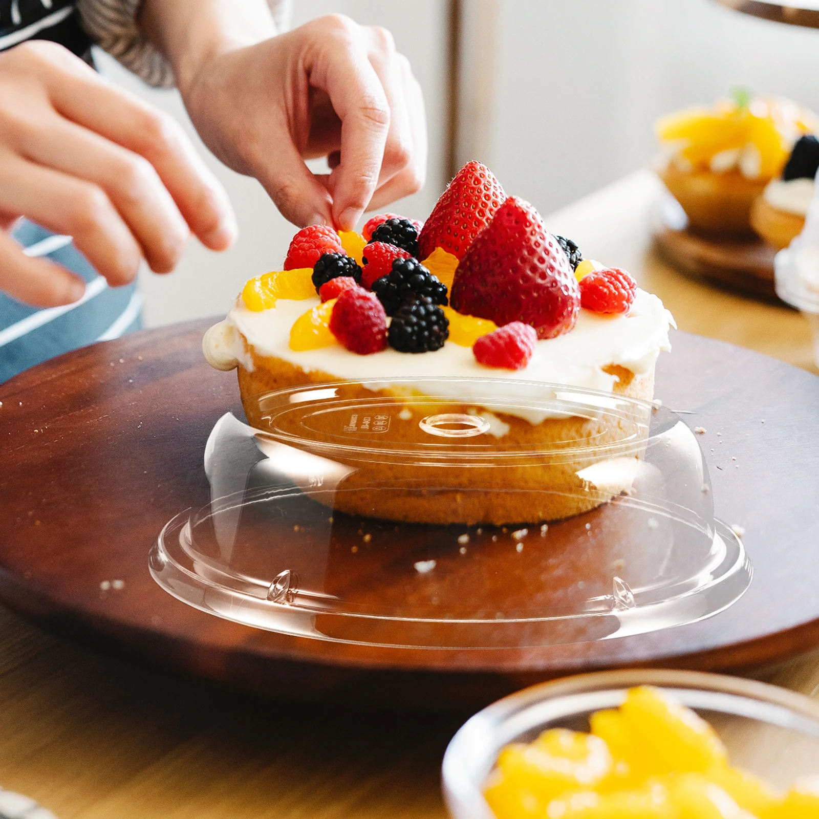 Portable Cake Dome Cover Kitchen Camping Dessert Party Food Cupcake Holder Thick Stable Transparent Design Outdoor Tableware
Portable Cake Dome Cover Kitchen Camping Dessert Party Food Cupcake Holder Thick Stable Transparent Design Outdoor Tableware