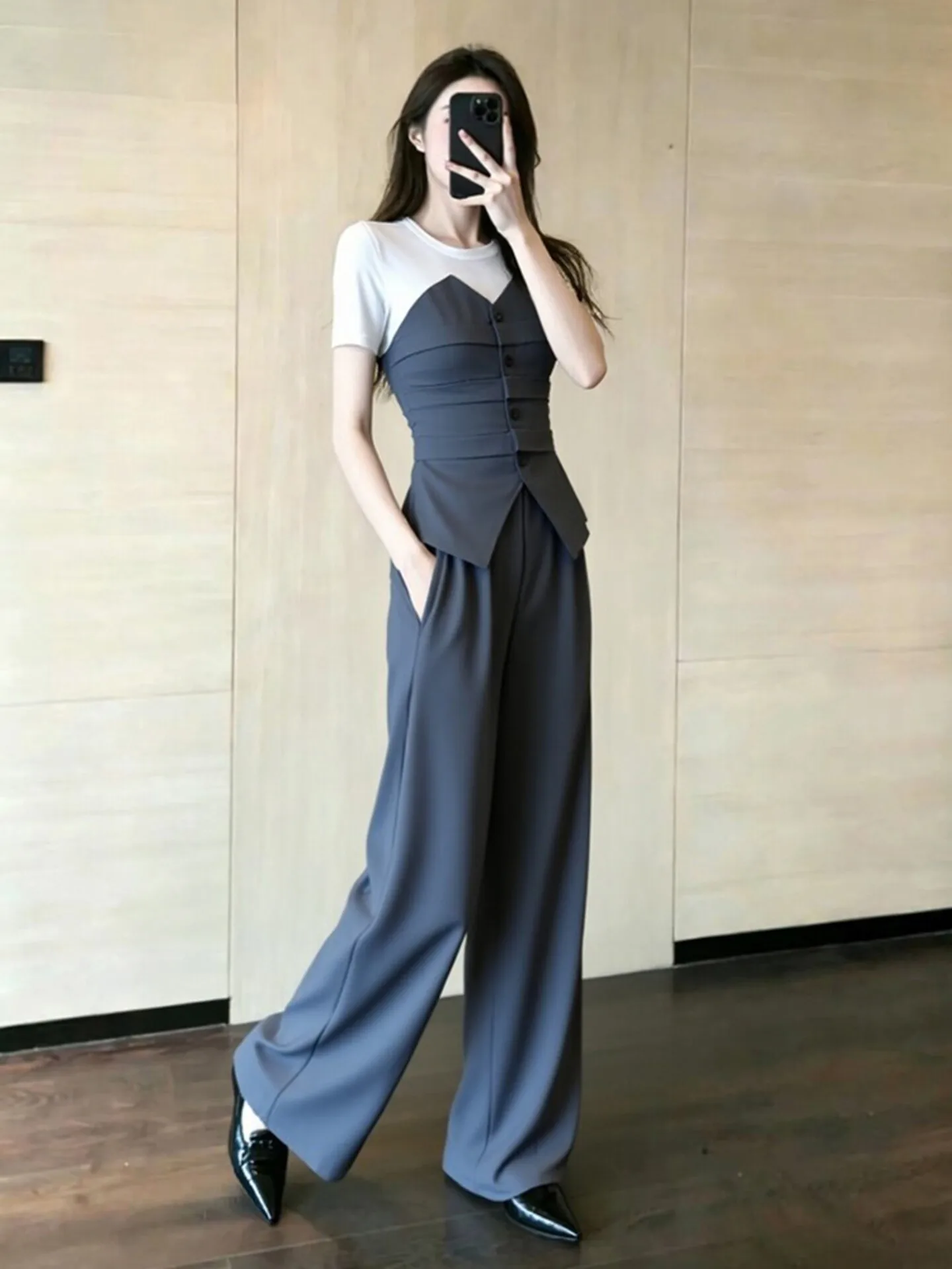 2026 Summer Fashion Grey Suite Elegant Lady Commute Style Polyester Fiber High Waist Trousers Breathable Short Sleeve T-Shirt
2026 Summer Fashion Grey Suite Elegant Lady Commute Style Polyester Fiber High Waist Trousers Breathable Short Sleeve T-Shirt