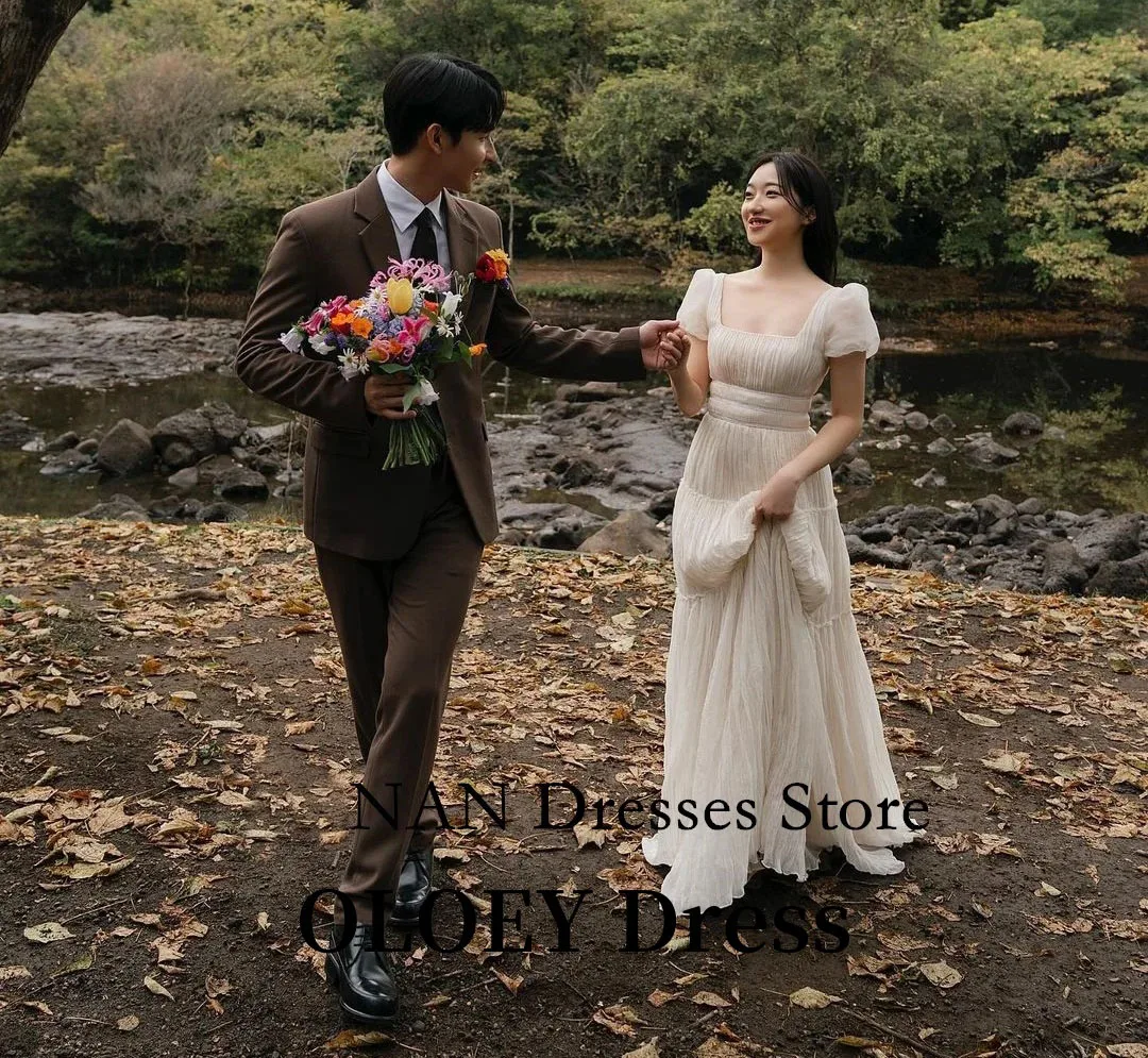 OLOEY Beach Korean Square Neck A-Line Simple Pleated Wedding Dresses 웨딩드레스 Customized Puff Sleeves Bride Gowns Plus Size
OLOEY Beach Korean Square Neck A-Line Simple Pleated Wedding Dresses 웨딩드레스 Customized Puff Sleeves Bride Gowns Plus Size