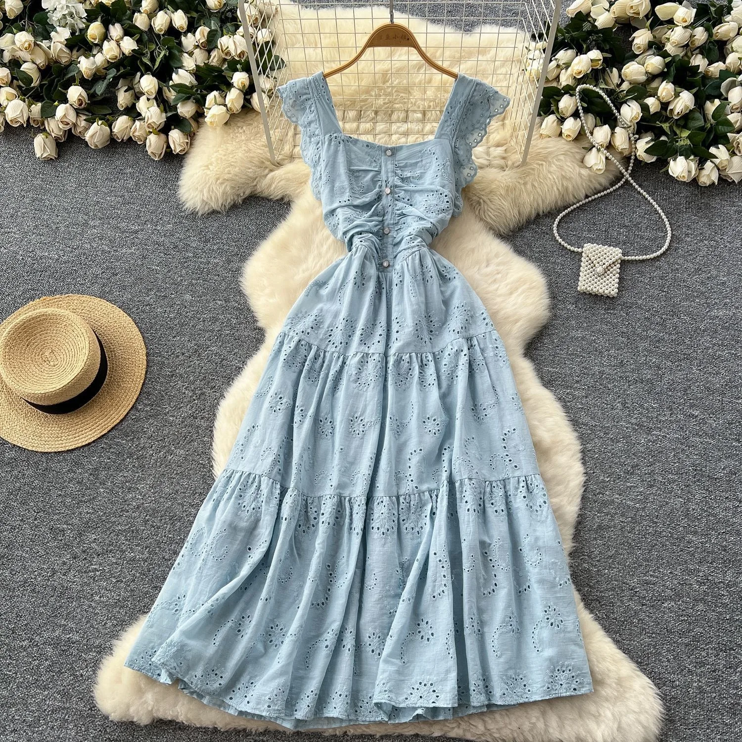 French Retro Square Collar Flying Sleeve Waist A-Line Women's Dress Chic Hollow Embroidery Big Hembeach Dress 2025 Summer Dress
French Retro Square Collar Flying Sleeve Waist A-Line Women's Dress Chic Hollow Embroidery Big Hembeach Dress 2025 Summer Dress