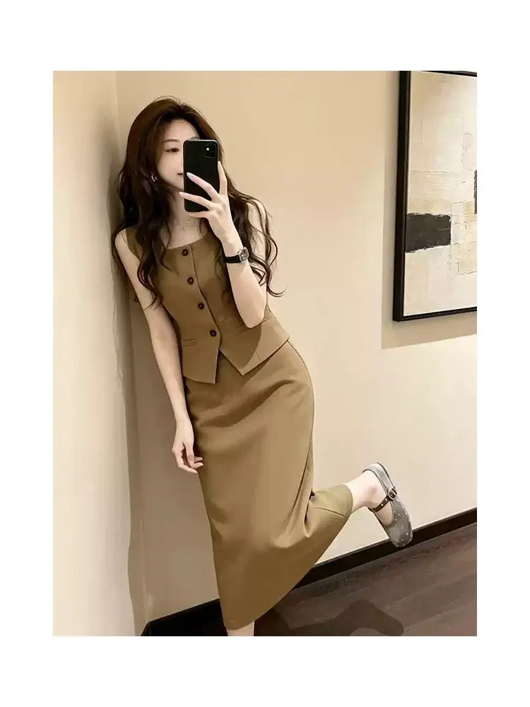 Retro Stylish Brown Sleeveless Top Skirt Set Women's Fashion Simple Elegant Summer New Arrival High Waist Midi Skirt
Retro Stylish Brown Sleeveless Top Skirt Set Women's Fashion Simple Elegant Summer New Arrival High Waist Midi Skirt