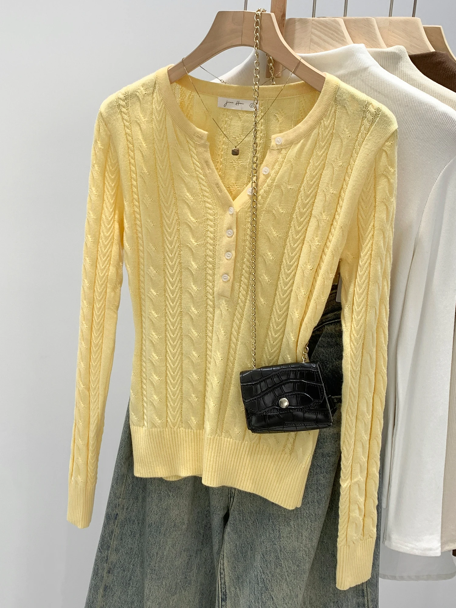 Trendy Twisted Knit Base Shirt Women's Autumn Winter New Unique Super Beautiful Inner Wear Top Korean Style Slim Fit Polyeste...
Trendy Twisted Knit Base Shirt Women's Autumn Winter New Unique Super Beautiful Inner Wear Top Korean Style Slim Fit Polyeste...