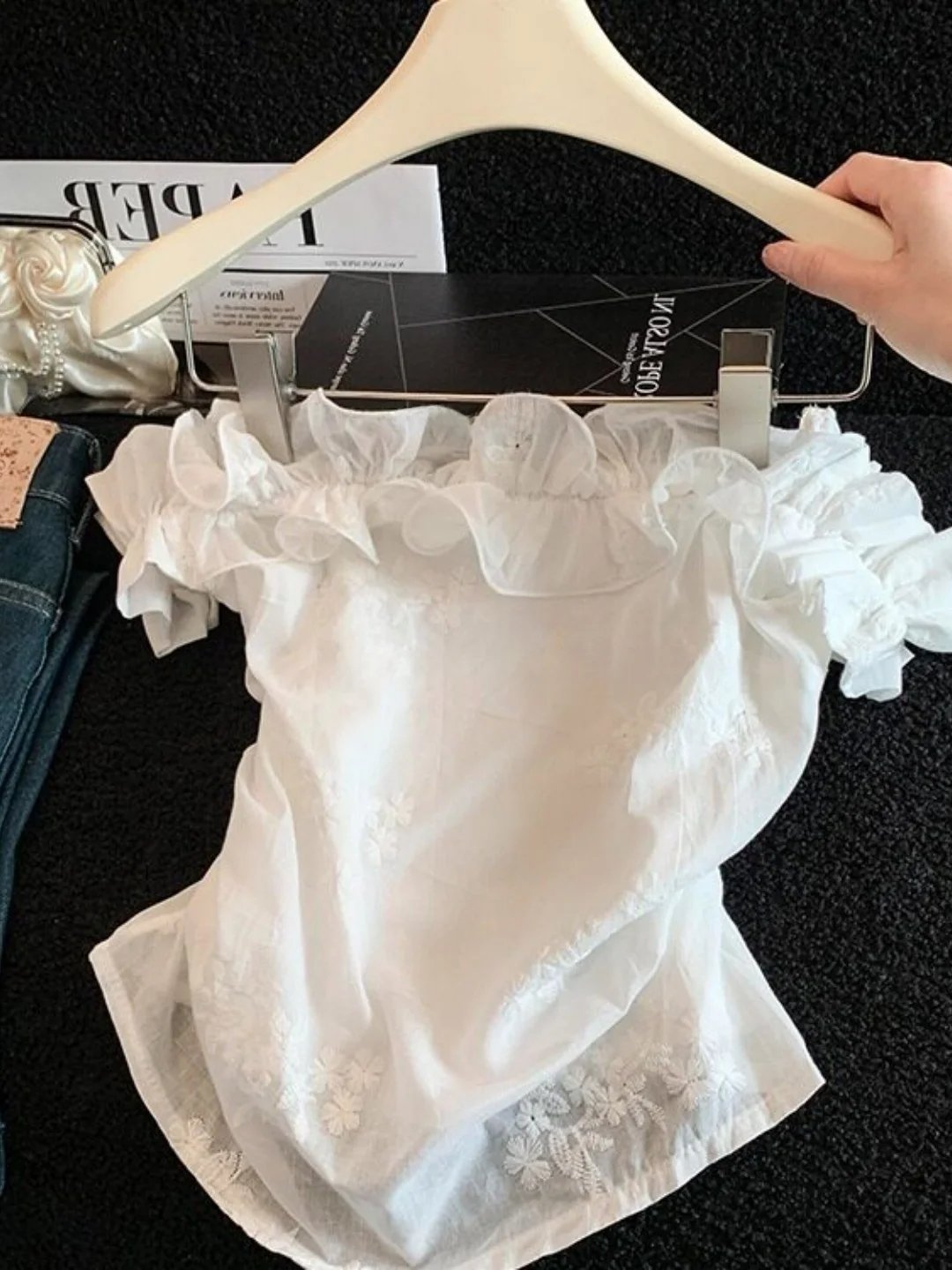 Retro Elegance One-Shoulder Embellished Shirt Women's Summer 2026 Pure Desire Design Wood Grain Short Sleeve Blouse
Retro Elegance One-Shoulder Embellished Shirt Women's Summer 2026 Pure Desire Design Wood Grain Short Sleeve Blouse