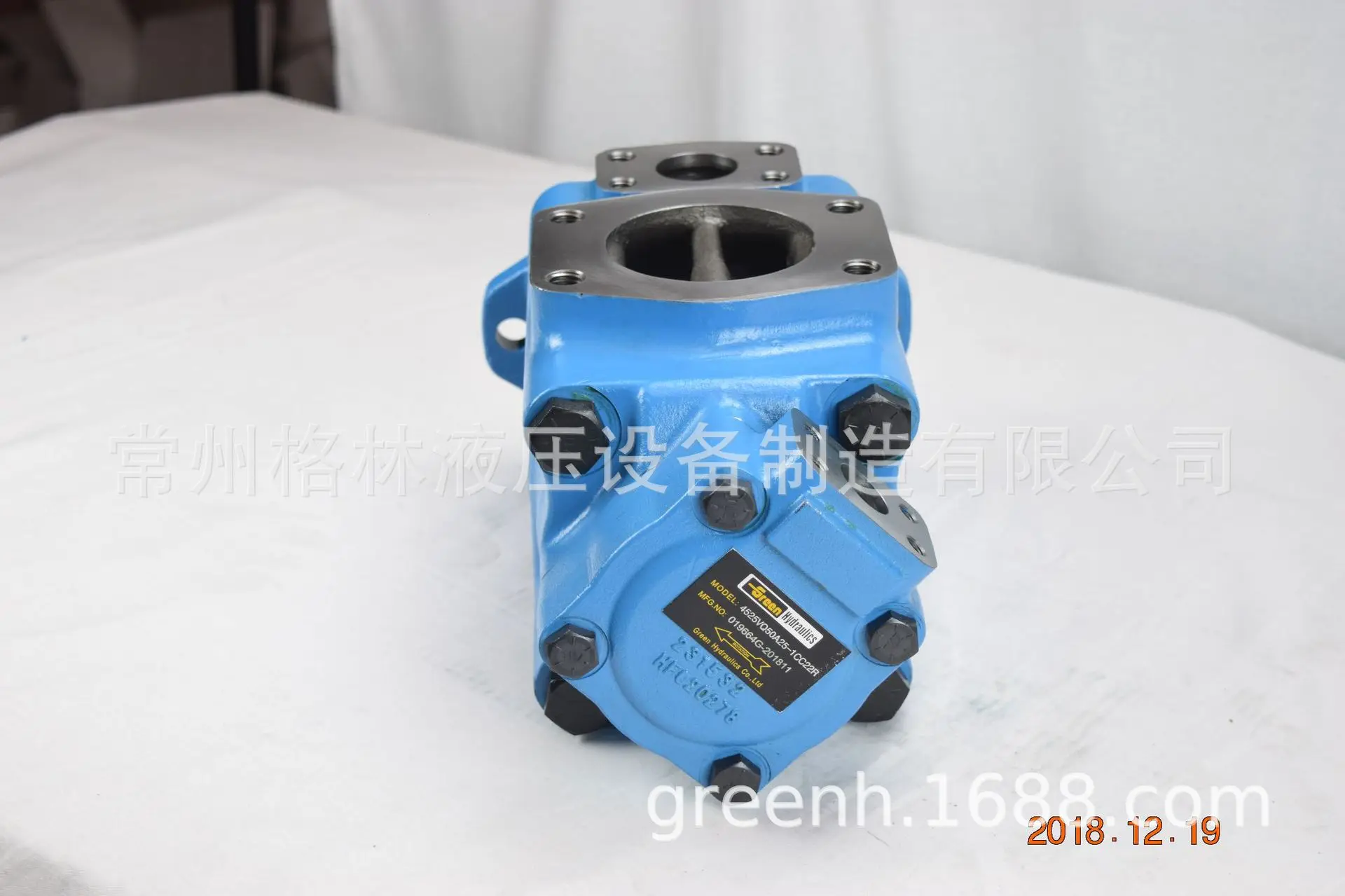 4525VQ60A12-1CC22R Серия двойных насосов Wei-Ge-Shi, лопастной насос/насос гидравлического масла
4525VQ60A12-1CC22R Серия двойных насосов Wei-Ge-Shi, лопастной насос/насос гидравлического масла